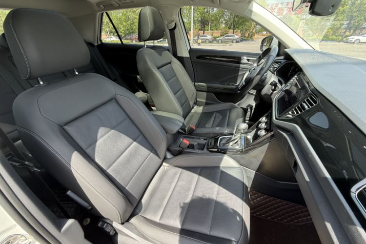 Used Volkswagen T-ROC 2021 280TSI DSG Two-Wheel Drive Comfort Connect Edition Interior 12