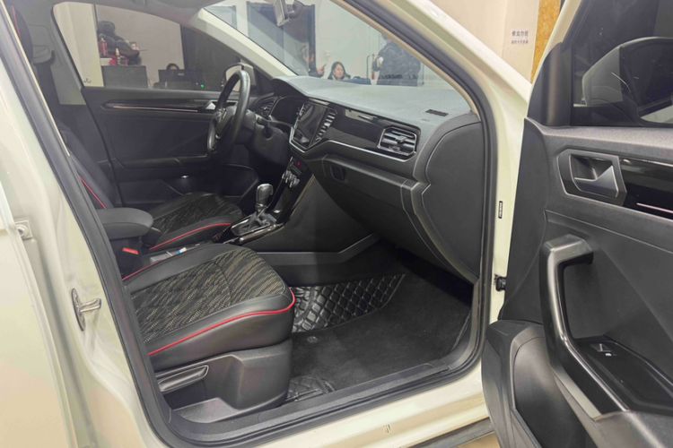Used Volkswagen T-ROC 2021 280TSI DSG Two-Wheel Drive Comfort Connect Edition Interior 12