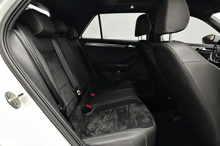Used Volkswagen T-ROC 2021 280TSI DSG All-Wheel Drive Luxury Smart Connectivity Version Interior 12