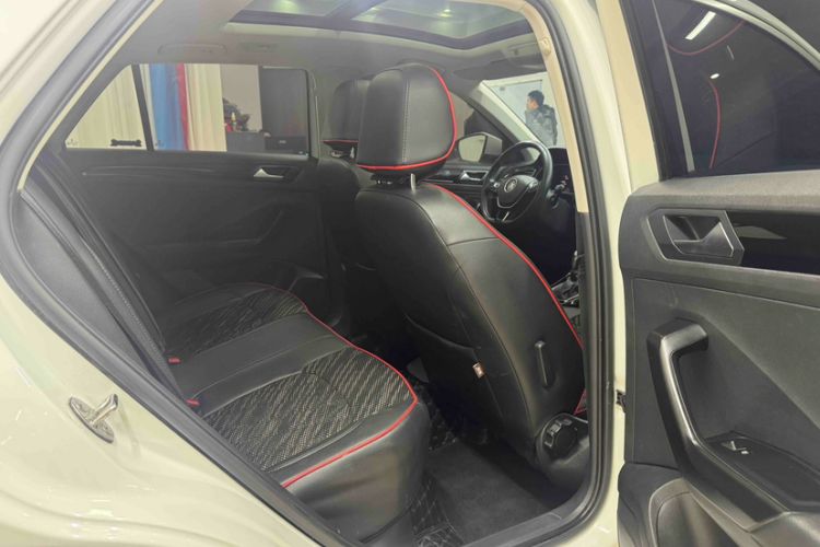 Used Volkswagen T-ROC 2021 280TSI DSG Two-Wheel Drive Comfort Connect Edition Interior 13