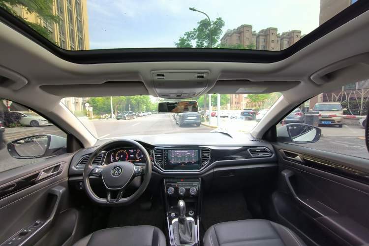 Used Volkswagen T-ROC 2021 280TSI DSG Two-Wheel Drive Elite Connect Edition Interior 13