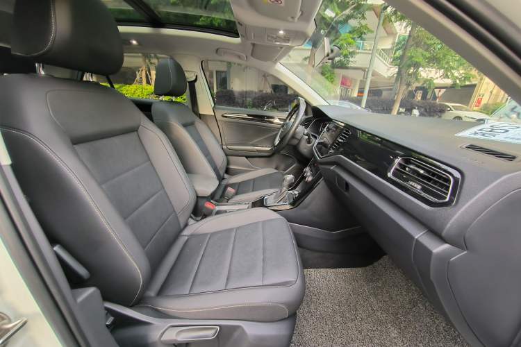 Used Volkswagen T-ROC 2021 280TSI DSG Two-Wheel Drive Elite Connect Edition Interior 14