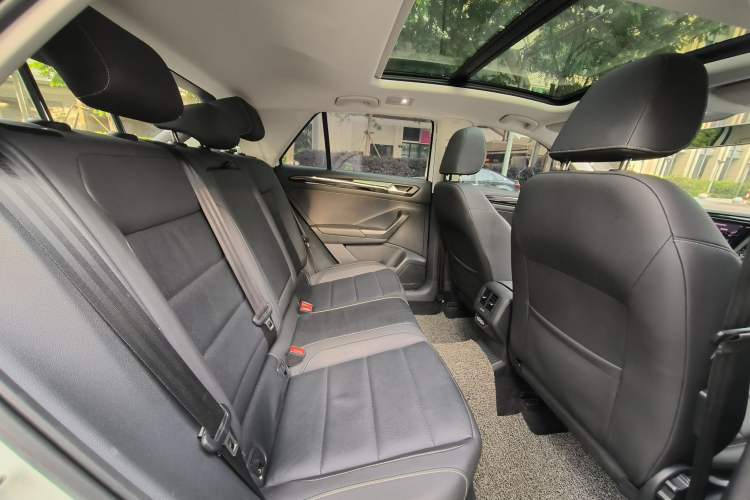 Used Volkswagen T-ROC 2021 280TSI DSG Two-Wheel Drive Elite Connect Edition Interior 15