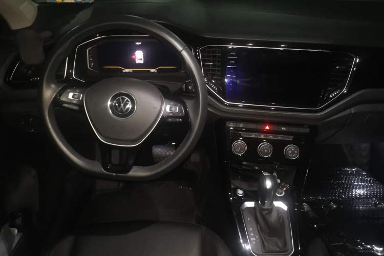 Used Volkswagen T-ROC 2021 280TSI DSG Two-Wheel Drive Comfort Connect Edition Interior 2