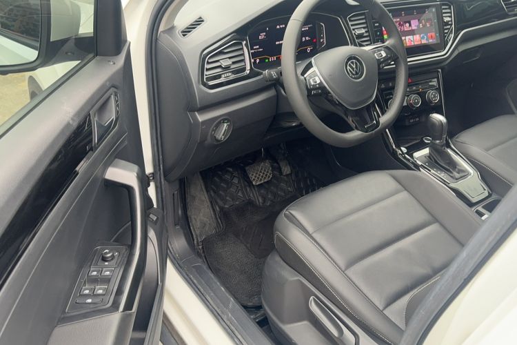 Used Volkswagen T-ROC 2021 280TSI DSG Two-Wheel Drive Comfort Connect Edition Interior 2