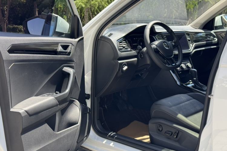 Used Volkswagen T-ROC 2021 280TSI DSG Two-Wheel Drive Comfort Connect Edition Interior 2