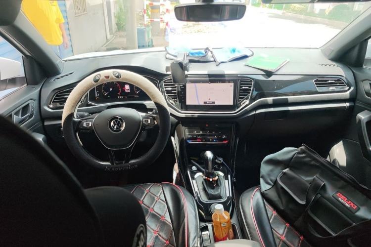 Used Volkswagen T-ROC 2021 Revised Version 280TSI DSG All-Wheel Drive Luxury Connected Edition Interior 2