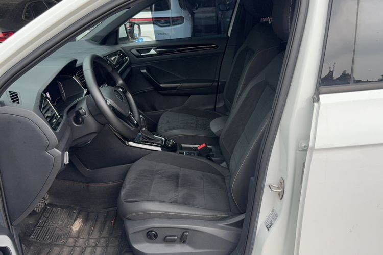Used Volkswagen T-ROC 2021 Revised Version 280TSI DSG All-Wheel Drive Luxury Connected Edition Interior 2