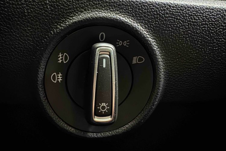 Used Volkswagen T-ROC 2021 280TSI DSG Two-Wheel Drive Comfort Connect Edition Interior 2