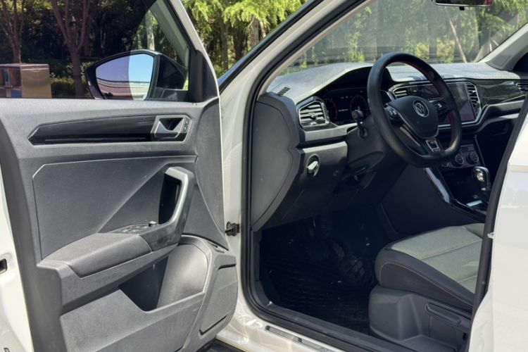 Used Volkswagen T-ROC 2021 280TSI DSG Two-Wheel Drive Comfort Connect 30th Anniversary Edition Interior 2