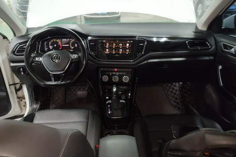 Used Volkswagen T-ROC 2021 Revised Version 280TSI DSG Two-Wheel Drive Comfort & Smart Connectivity Edition Interior 2