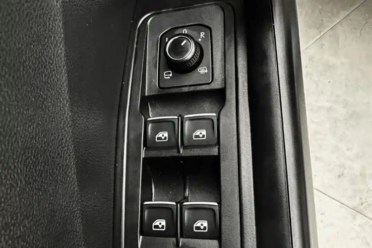 Used Volkswagen T-ROC 2021 280TSI DSG All-Wheel Drive Luxury Smart Connectivity Version Interior 2