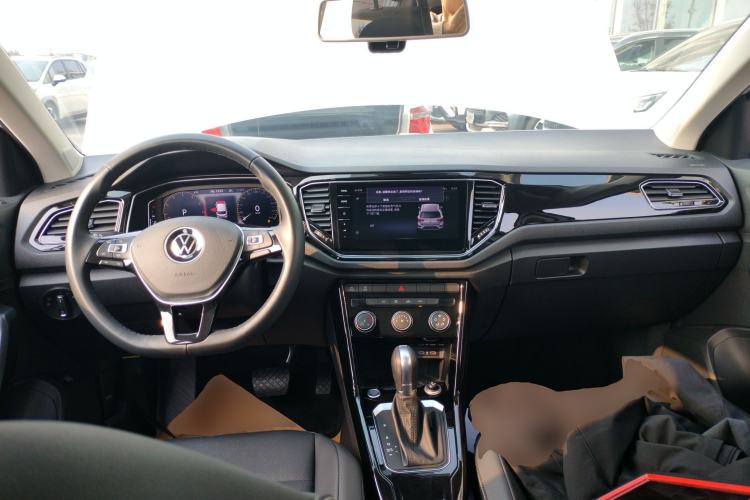 Used Volkswagen T-ROC 2021 280TSI DSG Two-Wheel Drive Comfort Connect Edition Interior 2
