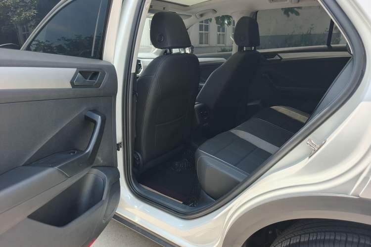 Used Volkswagen T-ROC 2021 280TSI DSG Two-Wheel Drive Elite Connect Edition Interior 2