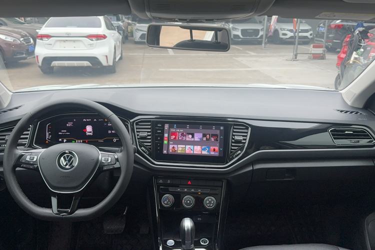 Used Volkswagen T-ROC 2021 280TSI DSG Two-Wheel Drive Comfort Connect Edition Interior 3