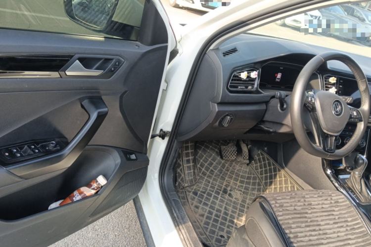 Used Volkswagen T-ROC 2021 Revised Version 280TSI DSG Two-Wheel Drive Comfort & Smart Connectivity Edition Interior 3