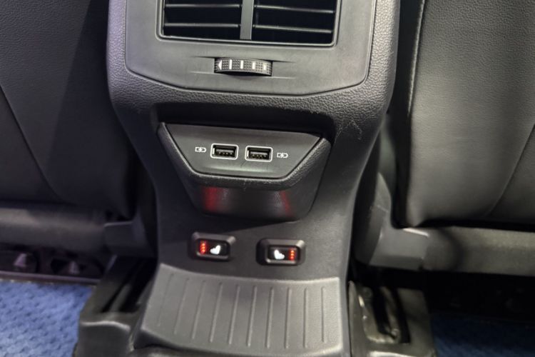 Used Volkswagen T-ROC 2021 280TSI DSG Two-Wheel Drive Comfort Connect Edition Interior 3