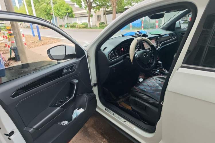 Used Volkswagen T-ROC 2021 Revised Version 280TSI DSG All-Wheel Drive Luxury Connected Edition Interior 3