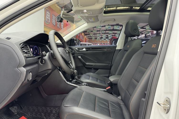 Used Volkswagen T-ROC 2021 280TSI DSG Two-Wheel Drive Comfort Connect 30th Anniversary Edition Interior 3