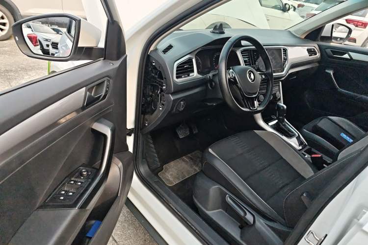 Used Volkswagen T-ROC 2021 280TSI DSG Two-Wheel Drive Elite Connect Edition Interior 3