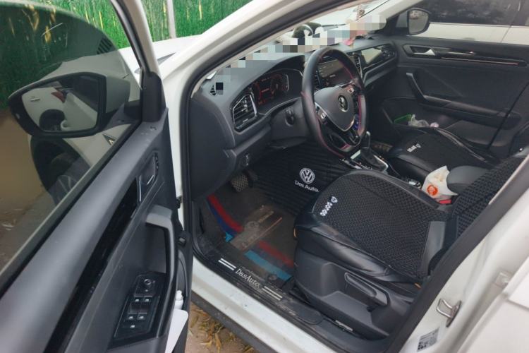 Used Volkswagen T-ROC 2021 280TSI DSG Two-Wheel Drive Comfort Connect Edition Interior 3