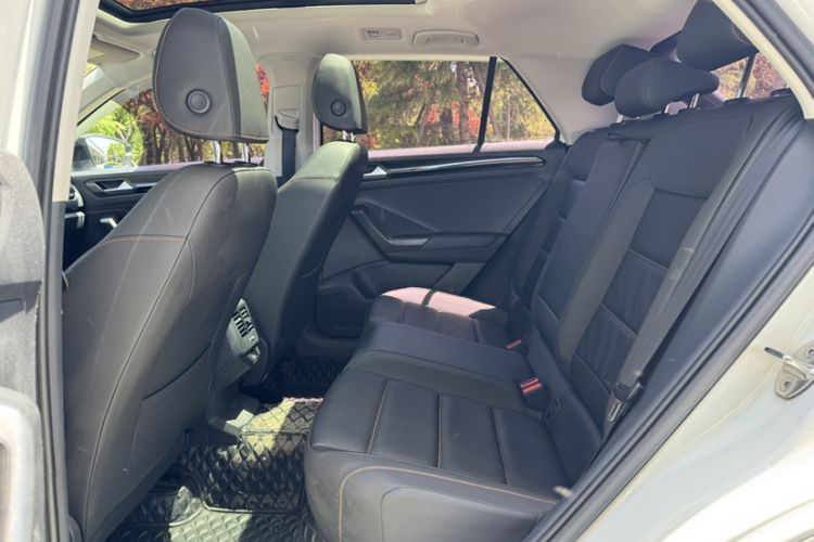 Used Volkswagen T-ROC 2021 280TSI DSG Two-Wheel Drive Comfort Connect 30th Anniversary Edition Interior 3