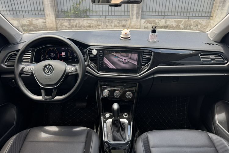 Used Volkswagen T-ROC 2021 Revised Version 280TSI DSG Two-Wheel Drive Comfort & Smart Connectivity Edition Interior 3
