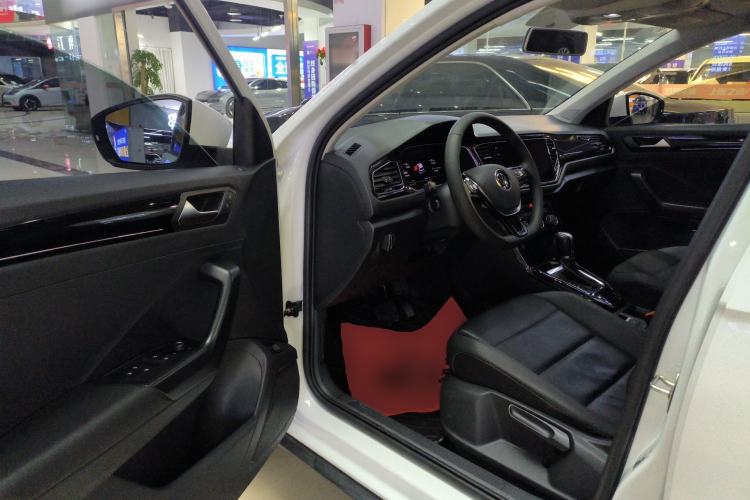 Used Volkswagen T-ROC 2021 280TSI DSG Two-Wheel Drive Comfort Connect Edition Interior 3
