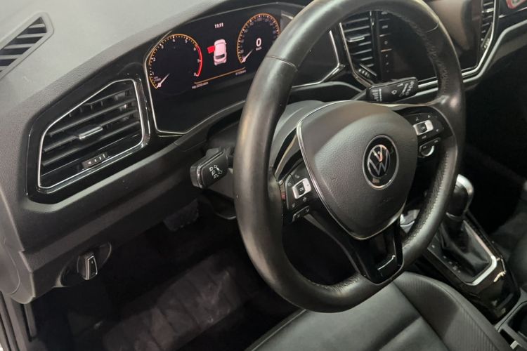 Used Volkswagen T-ROC 2021 280TSI DSG Two-Wheel Drive Comfort Connect Edition Interior 3