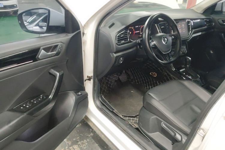 Used Volkswagen T-ROC 2021 Revised Version 280TSI DSG Two-Wheel Drive Comfort & Smart Connectivity Edition Interior 3
