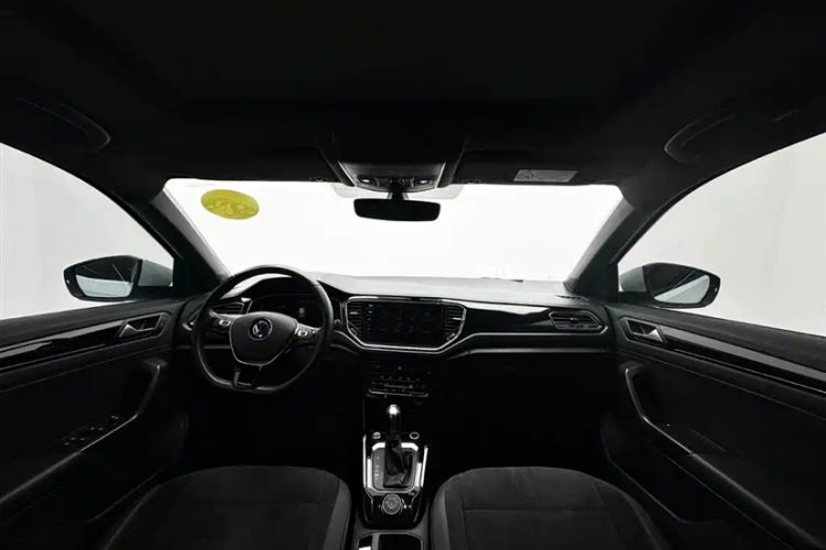 Used Volkswagen T-ROC 2021 280TSI DSG All-Wheel Drive Luxury Smart Connectivity Version Interior 3