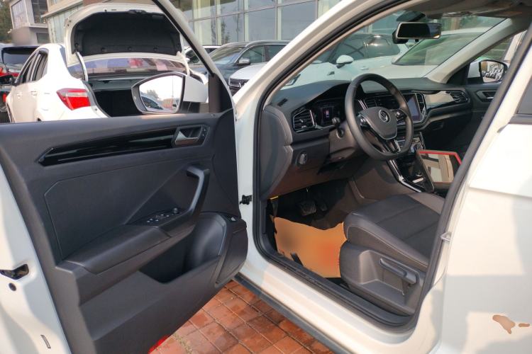 Used Volkswagen T-ROC 2021 280TSI DSG Two-Wheel Drive Comfort Connect Edition Interior 3