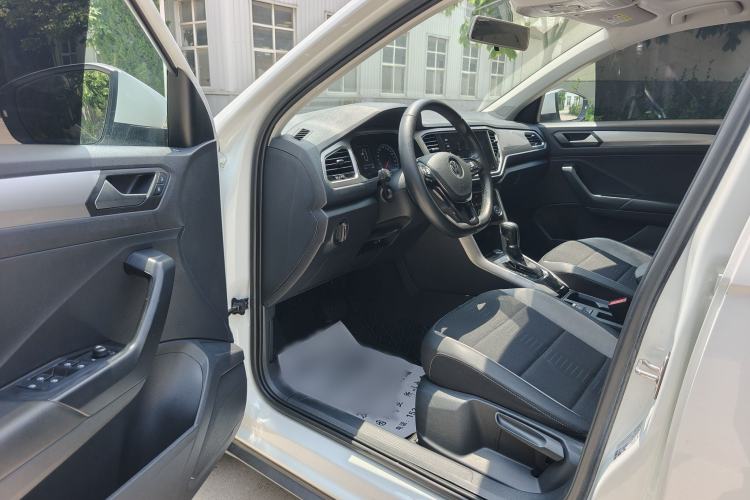 Used Volkswagen T-ROC 2021 280TSI DSG Two-Wheel Drive Elite Connect Edition Interior 3