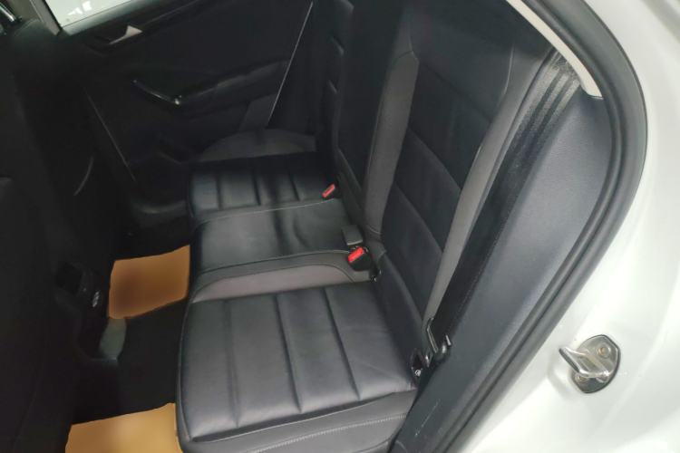 Used Volkswagen T-ROC 2021 280TSI DSG Two-Wheel Drive Comfort Connect Edition Interior 4