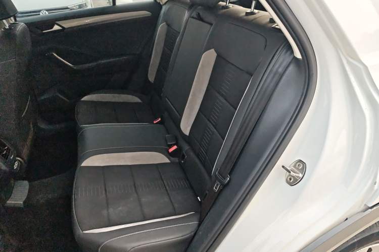 Used Volkswagen T-ROC 2021 280TSI DSG Two-Wheel Drive Elite Connect Edition Interior 4