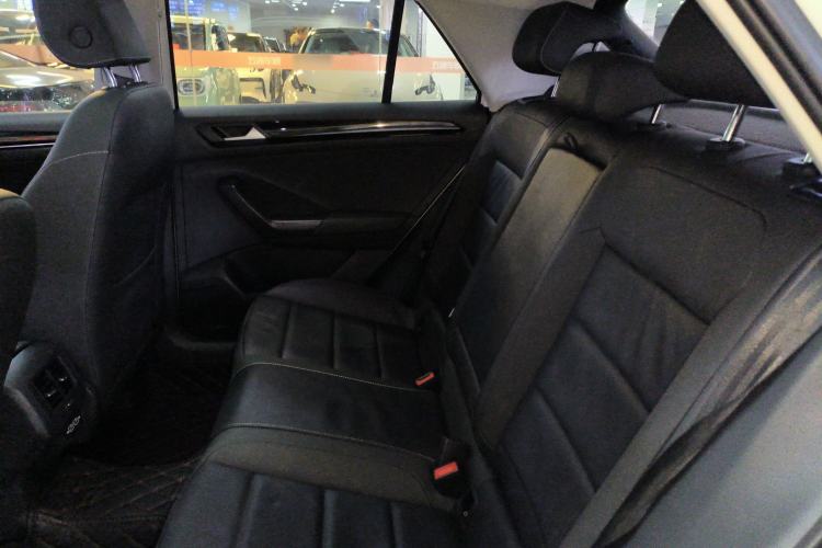 Used Volkswagen T-ROC 2021 280TSI DSG Two-Wheel Drive Comfort Connect Edition Interior 4