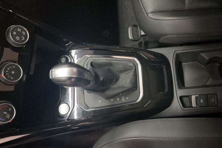 Used Volkswagen T-ROC 2021 280TSI DSG Two-Wheel Drive Comfort Connect Edition Interior 4