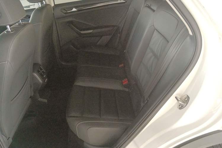 Used Volkswagen T-ROC 2021 280TSI DSG Two-Wheel Drive Comfort Connect Edition Interior 4