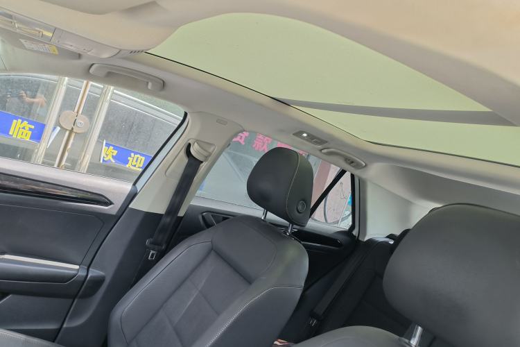 Used Volkswagen T-ROC 2021 280TSI DSG Two-Wheel Drive Elite Connect Edition Interior 4