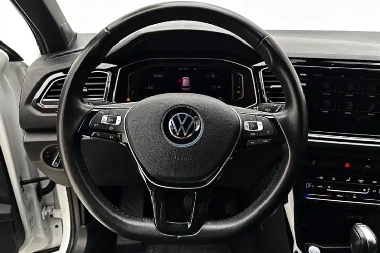 Used Volkswagen T-ROC 2021 280TSI DSG All-Wheel Drive Luxury Smart Connectivity Version Interior 4
