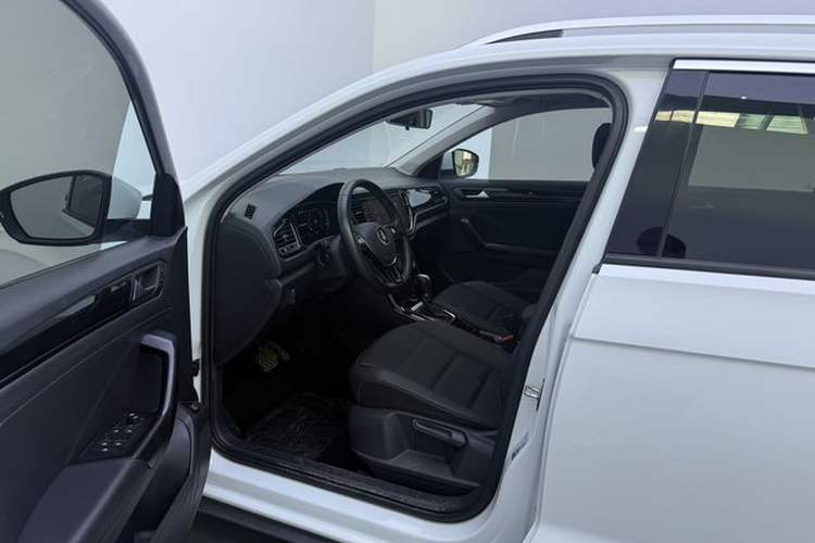 Used Volkswagen T-ROC 2021 280TSI DSG Two-Wheel Drive Comfort Connect Edition Interior 4