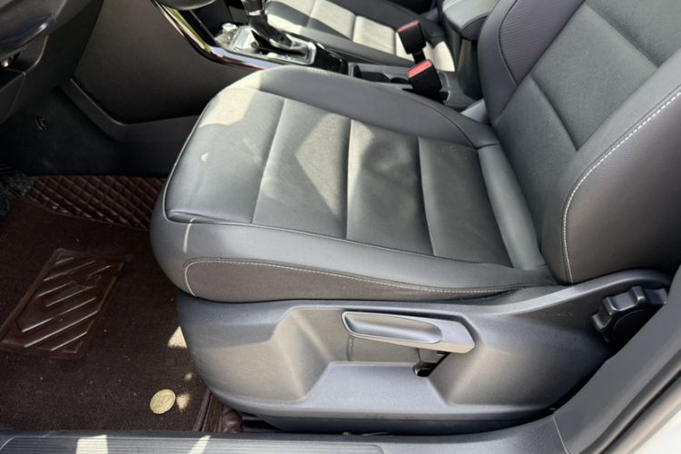 Used Volkswagen T-ROC 2021 280TSI DSG Two-Wheel Drive Comfort Connect Edition Interior 5