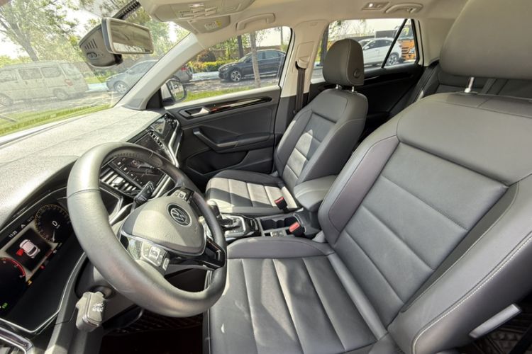 Used Volkswagen T-ROC 2021 280TSI DSG Two-Wheel Drive Comfort Connect Edition Interior 6