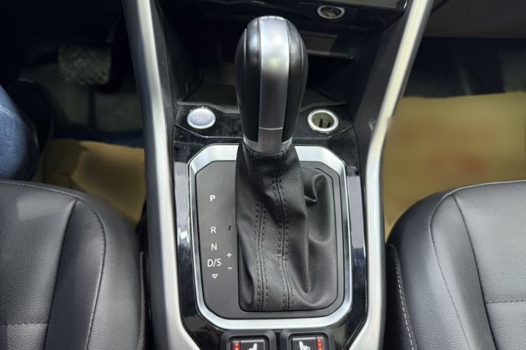 Used Volkswagen T-ROC 2021 280TSI DSG Two-Wheel Drive Comfort Connect Edition Interior 6