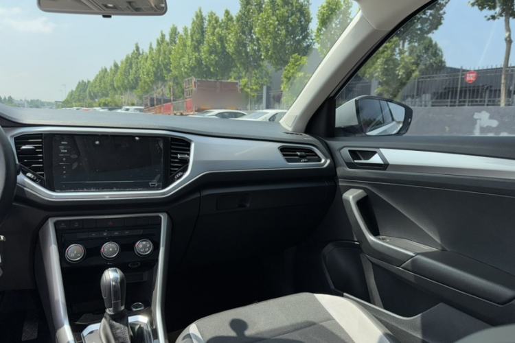 Used Volkswagen T-ROC 2021 280TSI DSG Two-Wheel Drive Elite Connect Edition Interior 6