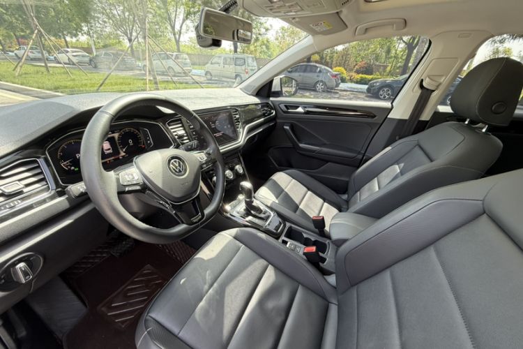 Used Volkswagen T-ROC 2021 280TSI DSG Two-Wheel Drive Comfort Connect Edition Interior 7