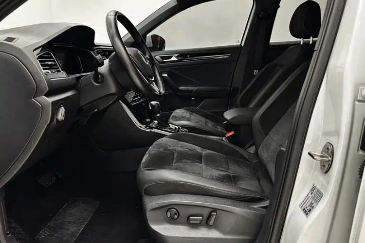Used Volkswagen T-ROC 2021 280TSI DSG All-Wheel Drive Luxury Smart Connectivity Version Interior 7