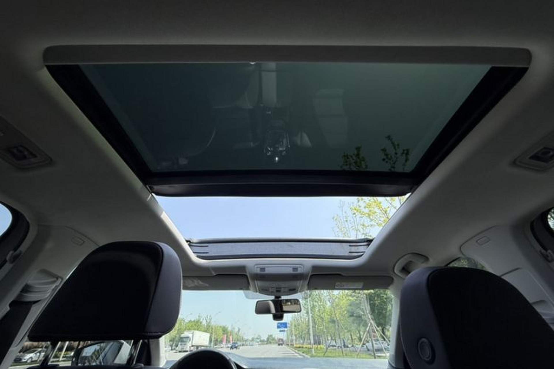 Used Volkswagen T-ROC 2021 280TSI DSG Two-Wheel Drive Comfort Connect Edition Interior 8