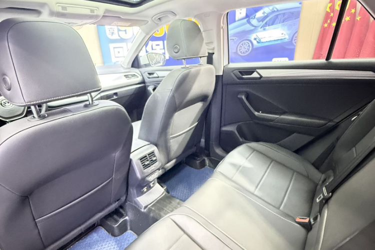 Used Volkswagen T-ROC 2021 280TSI DSG Two-Wheel Drive Comfort Connect Edition Interior 8
