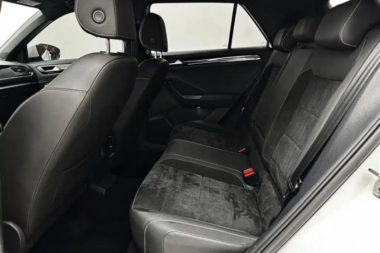 Used Volkswagen T-ROC 2021 280TSI DSG All-Wheel Drive Luxury Smart Connectivity Version Interior 8